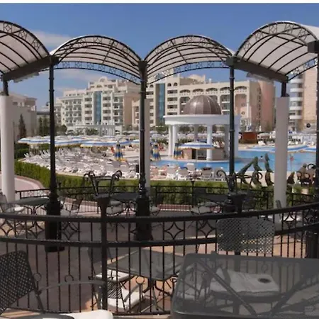 Beachfront 5 Star Burgas Апартаменты *