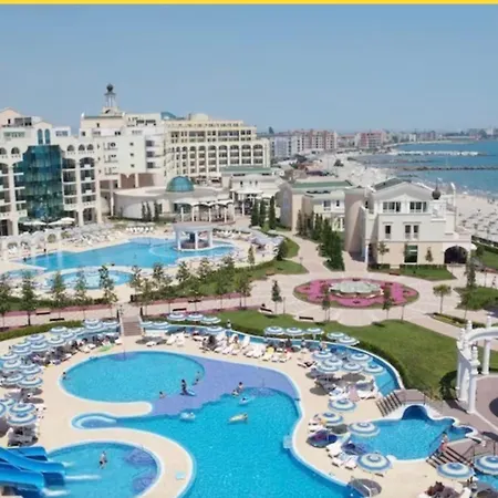 Beachfront 5 Star Burgas Апартаменты Поморие